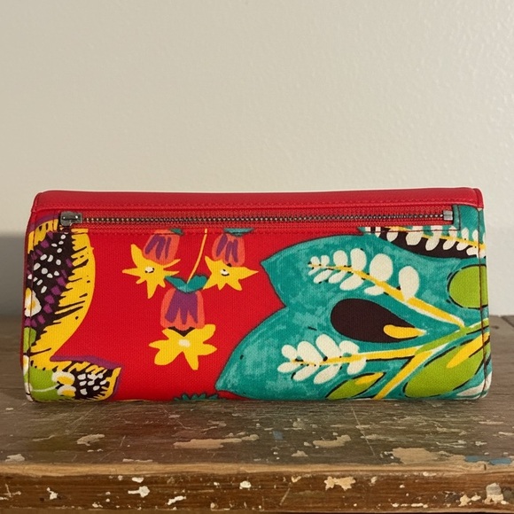 Vera Bradley RFID Audrey Wallet in the colorful Rumba floral print.
NWT - Picture 2 of 5